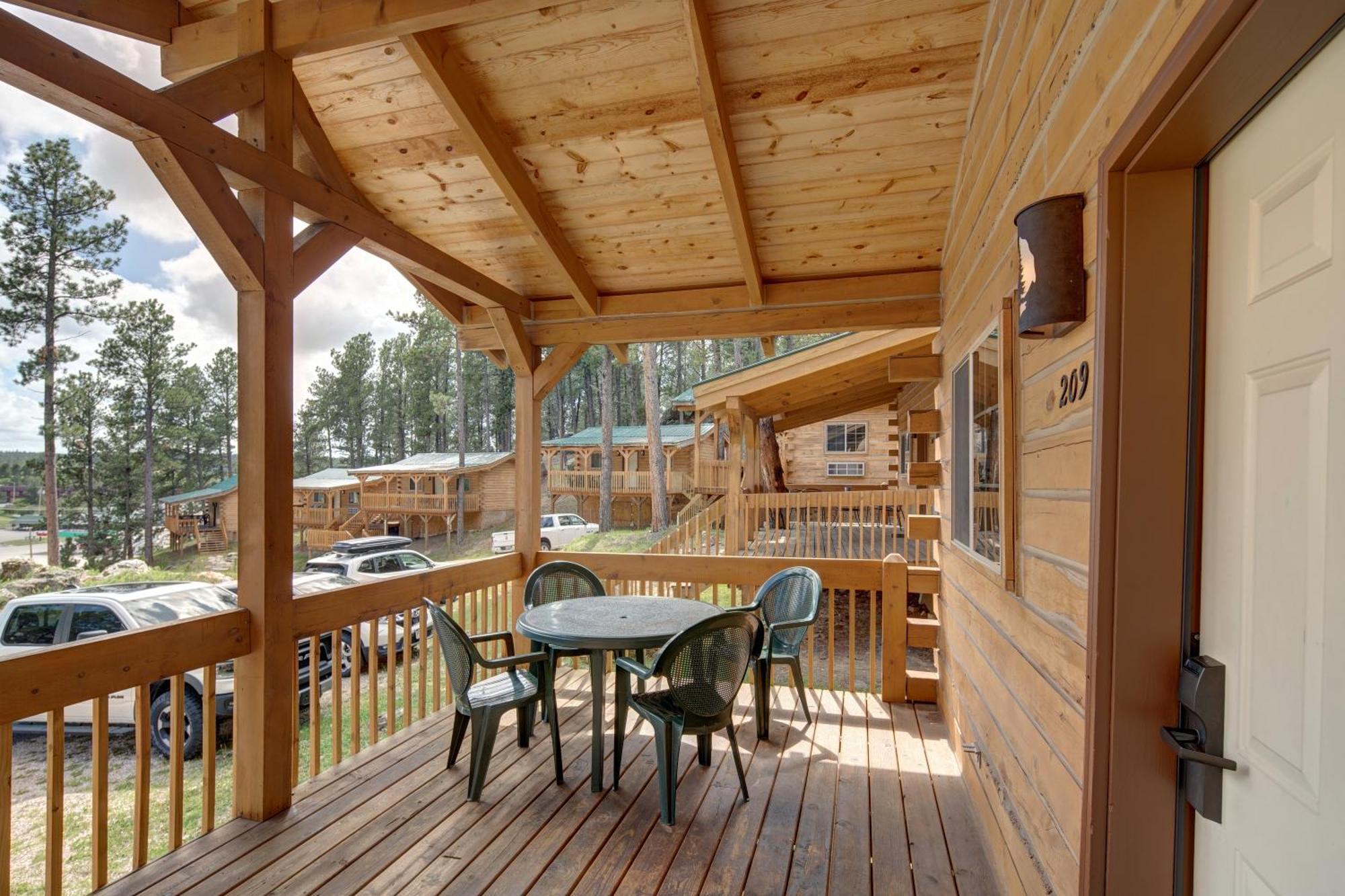 Rock Crest Lodge & Cabins Кастер Экстерьер фото