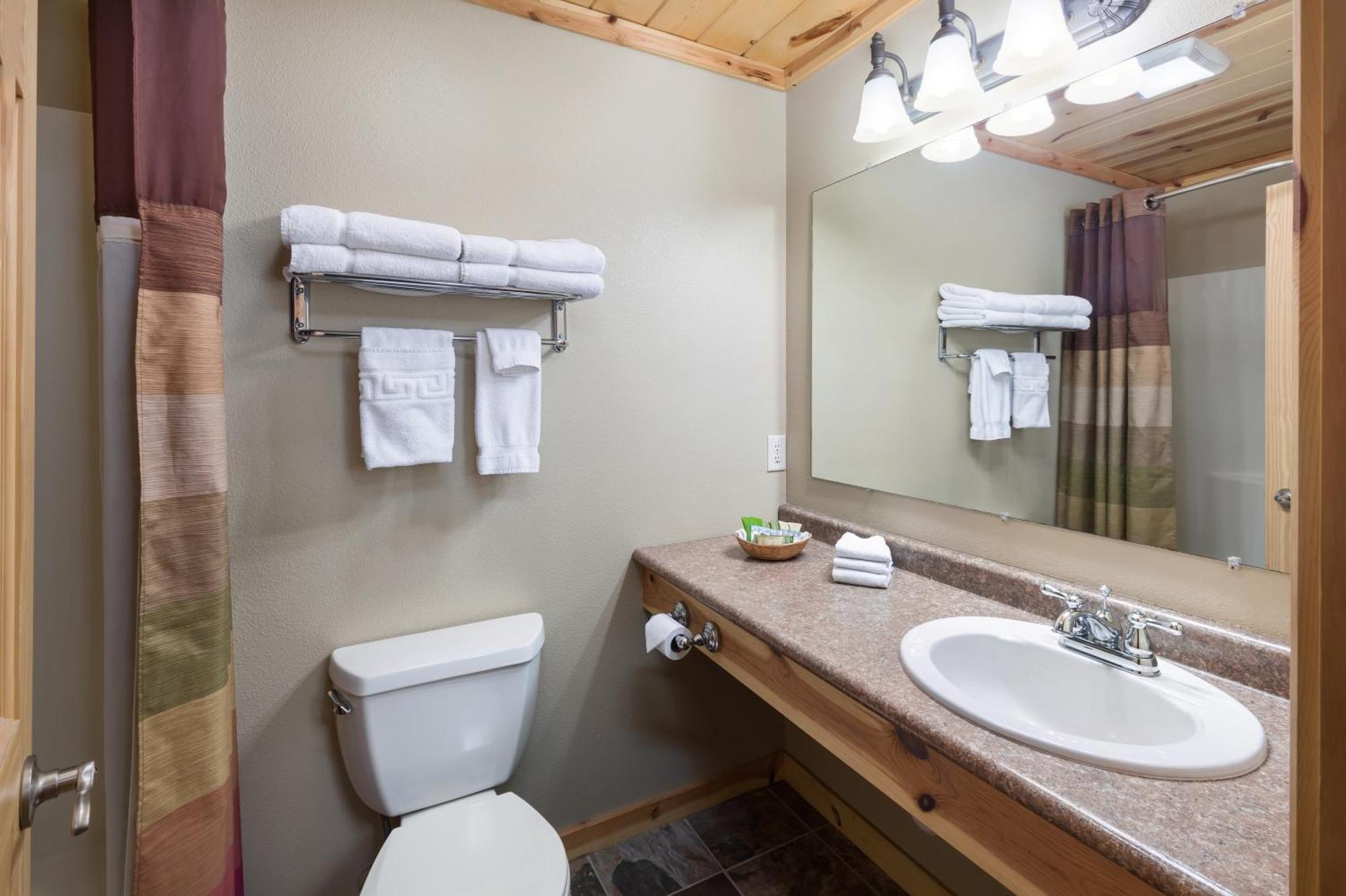 Rock Crest Lodge & Cabins Кастер Экстерьер фото