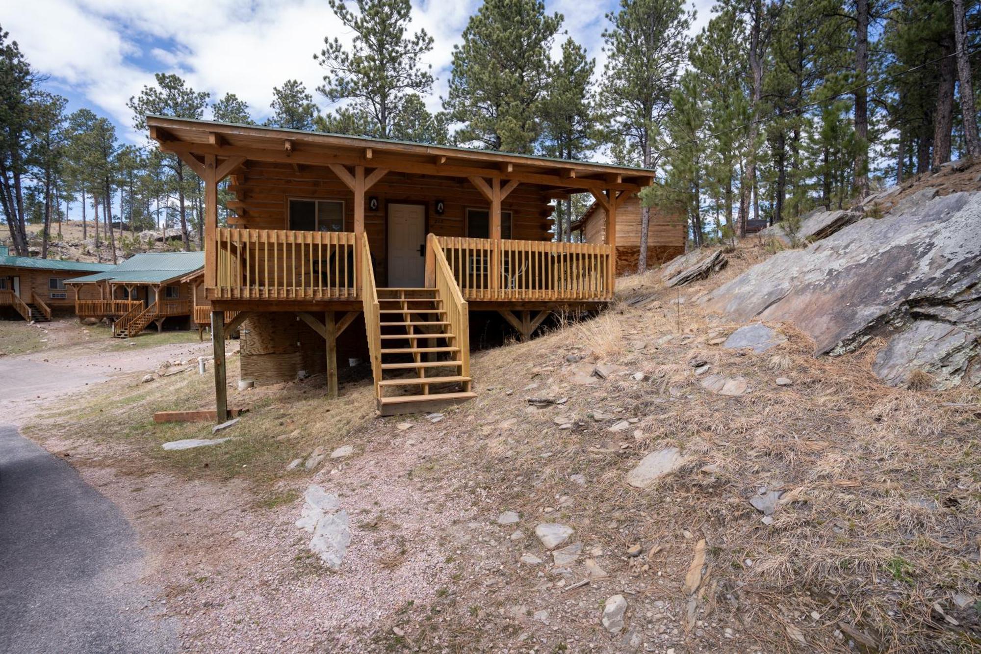 Rock Crest Lodge & Cabins Кастер Экстерьер фото